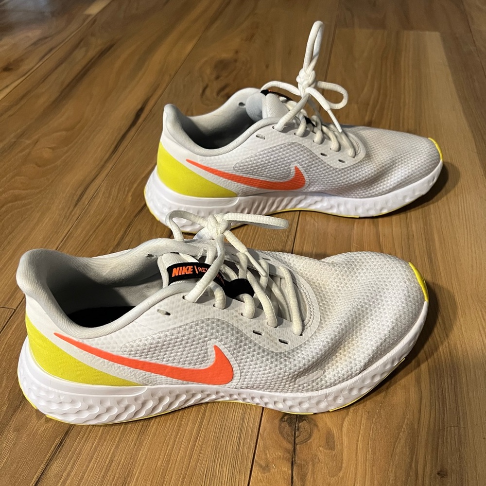 Women’s Nike Tennis Shoes